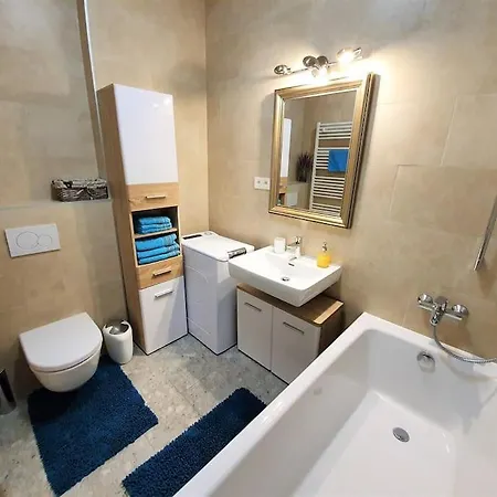 Comfy & Stylish Flat In The Centre + Parking Lägenhet *